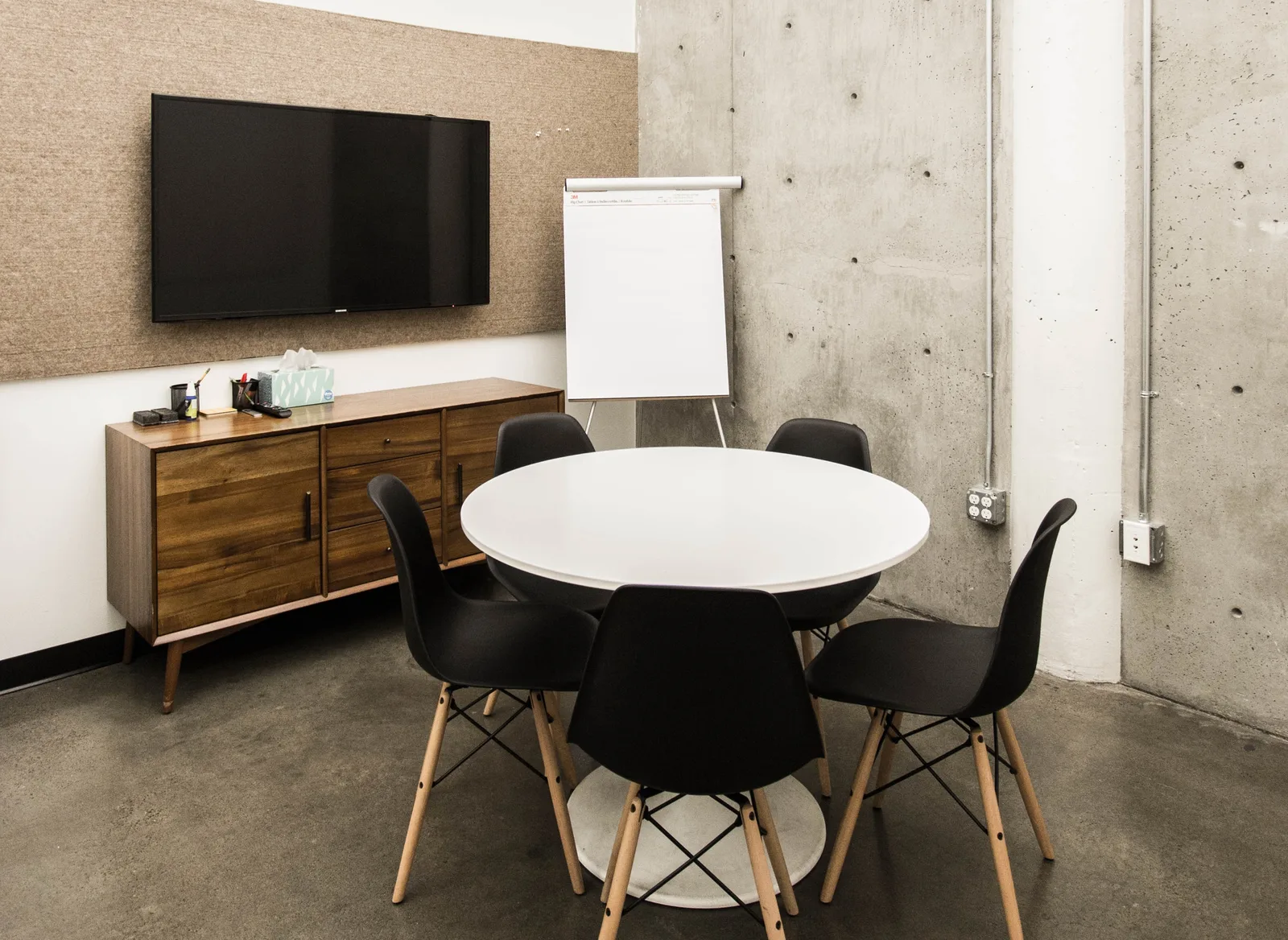 A small meeting room at CENTRL Pearl District.